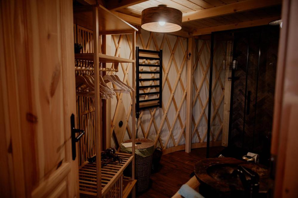 Jurty Z Widokiem, Prywatna Balia- Dzikolas Glamping Krasnobród Exteriér fotografie