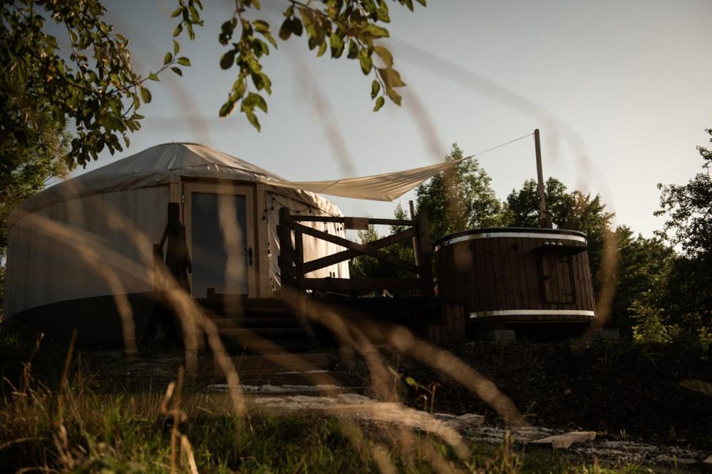 Jurty Z Widokiem, Prywatna Balia- Dzikolas Glamping Krasnobród Exteriér fotografie